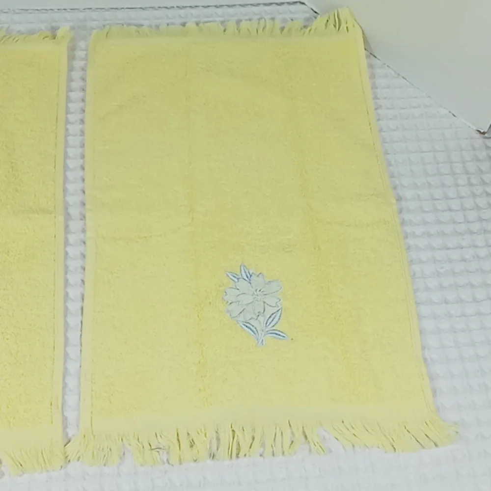 Vintage Unbranded Yellow Fingertip Towels w/Blue Flower & Lace Details